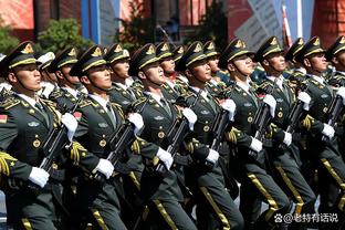 北京男篮结束了为期一周的军训 并举行了汇演展示军训成果